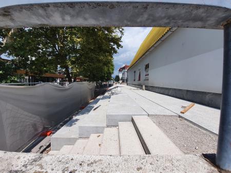 Ploščad pred Veleblagovnico3